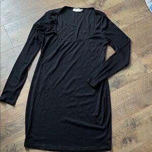 Flounce Black Long-Sleeve Scoop Neck Dress